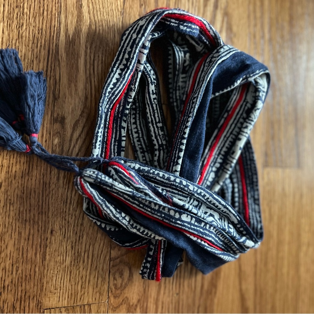 Abercrombie & Fitch Scarf with tassels navy white red